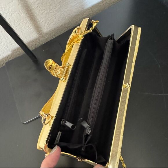 Vintage Yellow Gold Quilted Pattern Clutch Bag - Picture 6 of 9